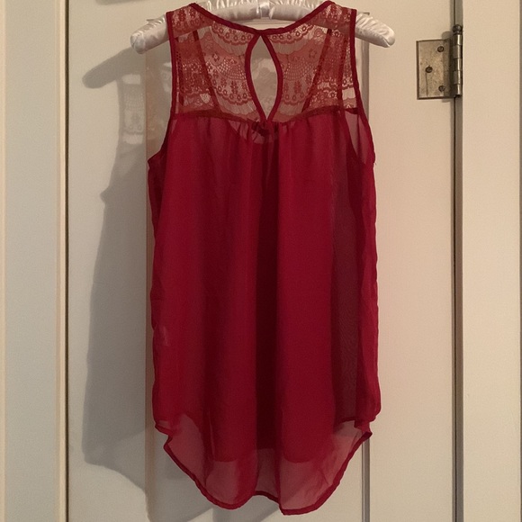 Super cute Chocolate top: faux button front, Lacy shoulders & back, great length - Picture 2 of 9